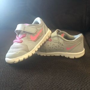 Girls toddler Nike shoes 6